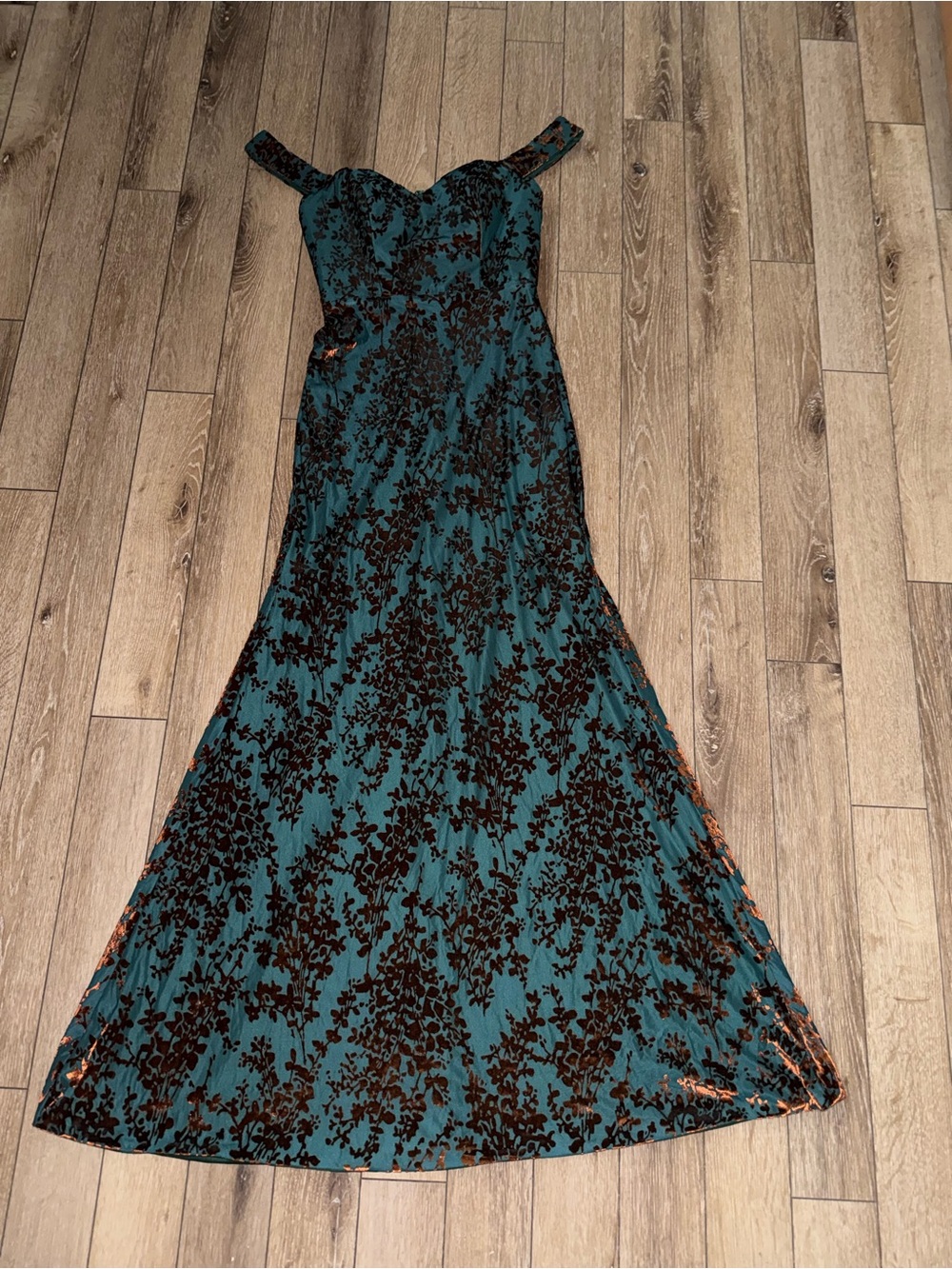UEC “THE TEALIGHT” Off-Shoulder Green & VELVET Copper Floral Maxi Dress SZ 4 - Picture 5 of 17